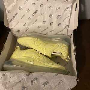 Nike AIR MAX 720 SE